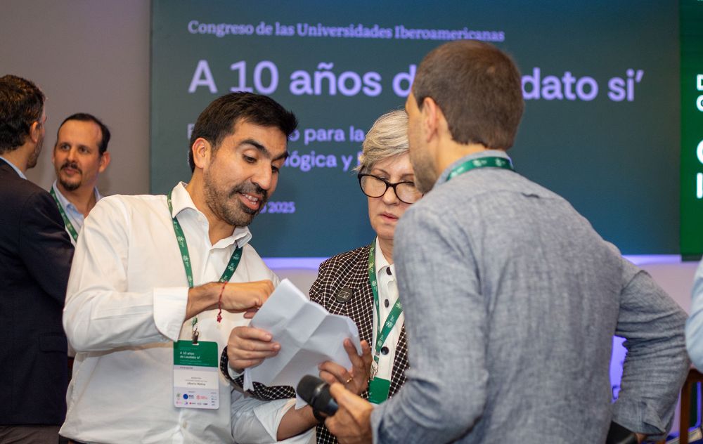 La U. de Chile fue parte de este encuentro de planteles, representada por la vicerrectora Pilar Barba.